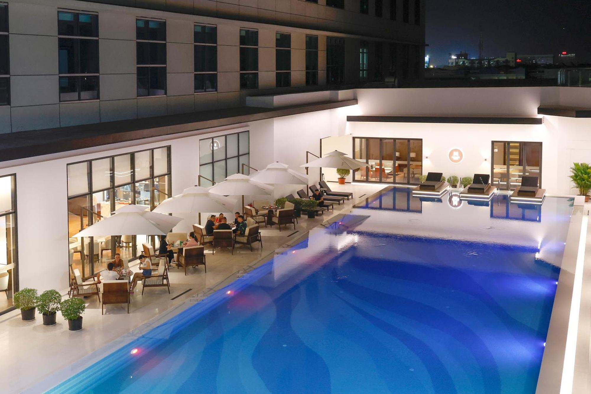 Vm Hotel Phnom Penh Exteriör bild