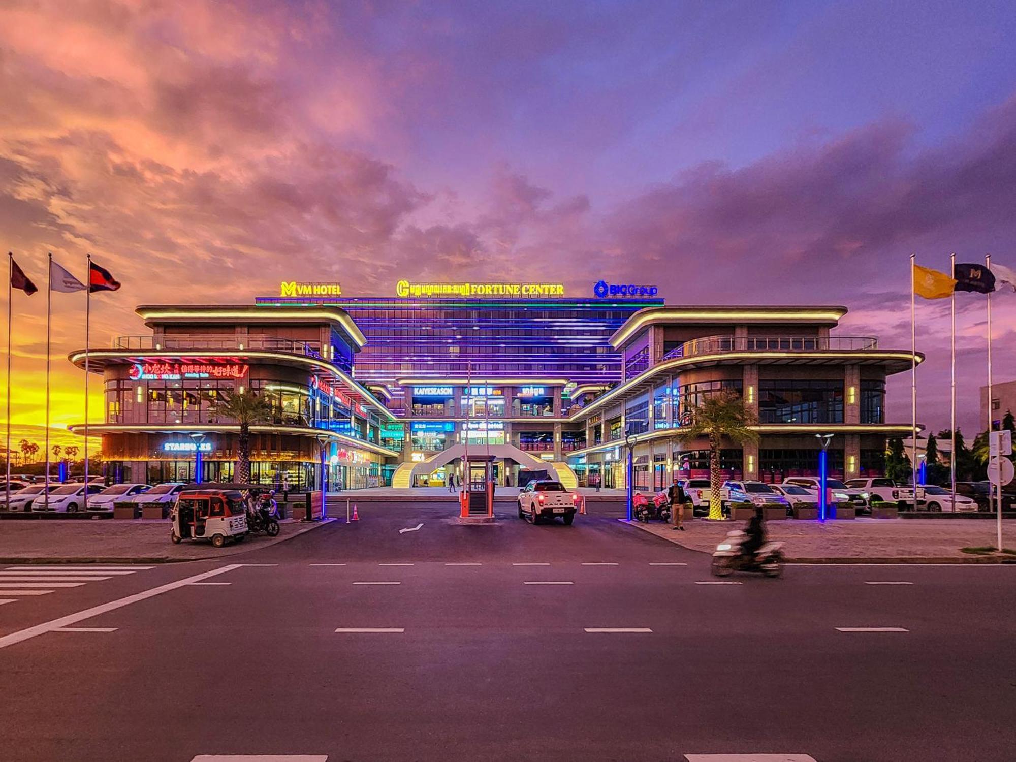 Vm Hotel Phnom Penh Exteriör bild